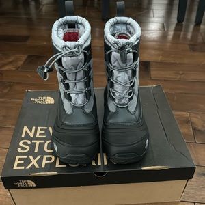 NEW.  Boys Northface Alpenglow Snow Boots
